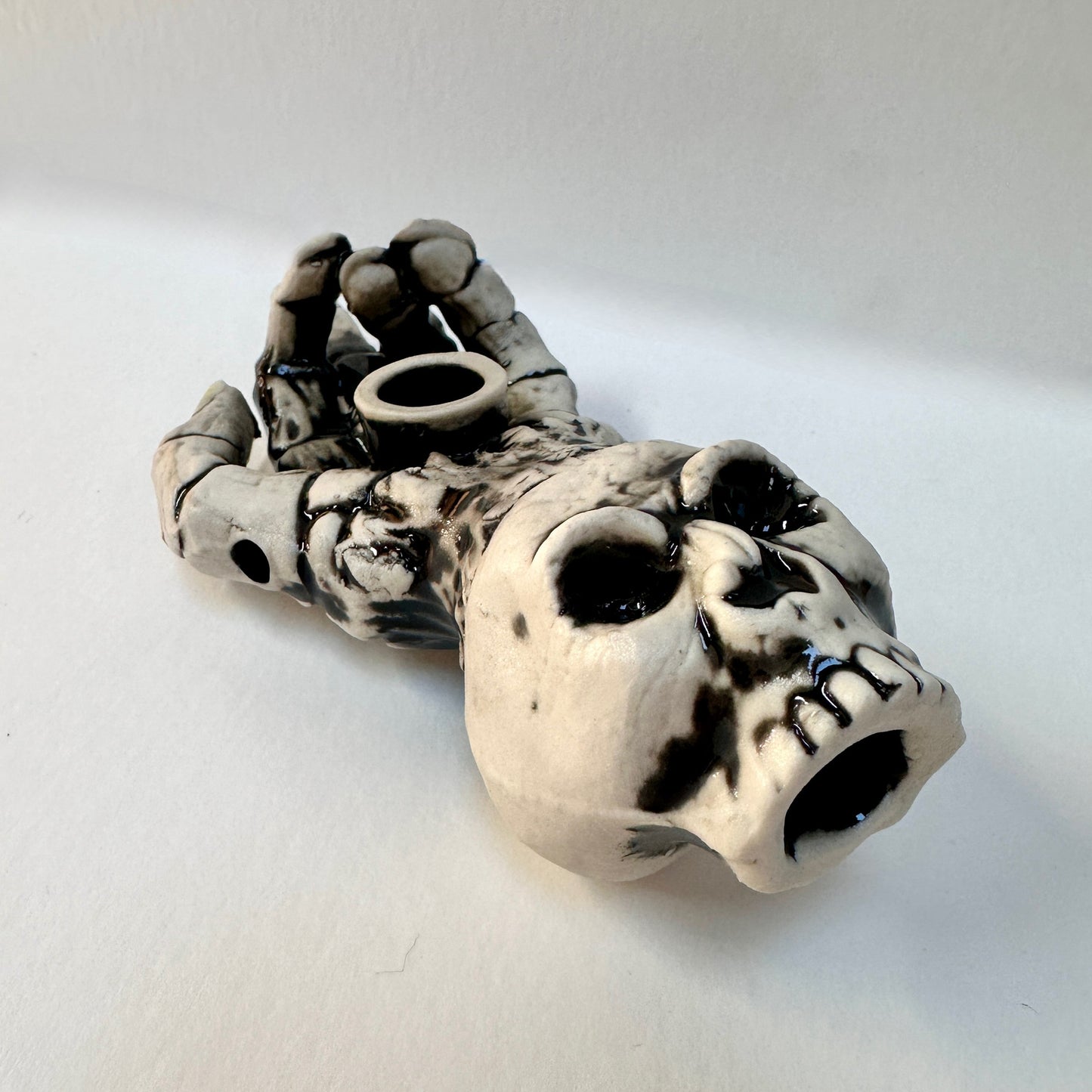 Middle Finger Skull Pipe